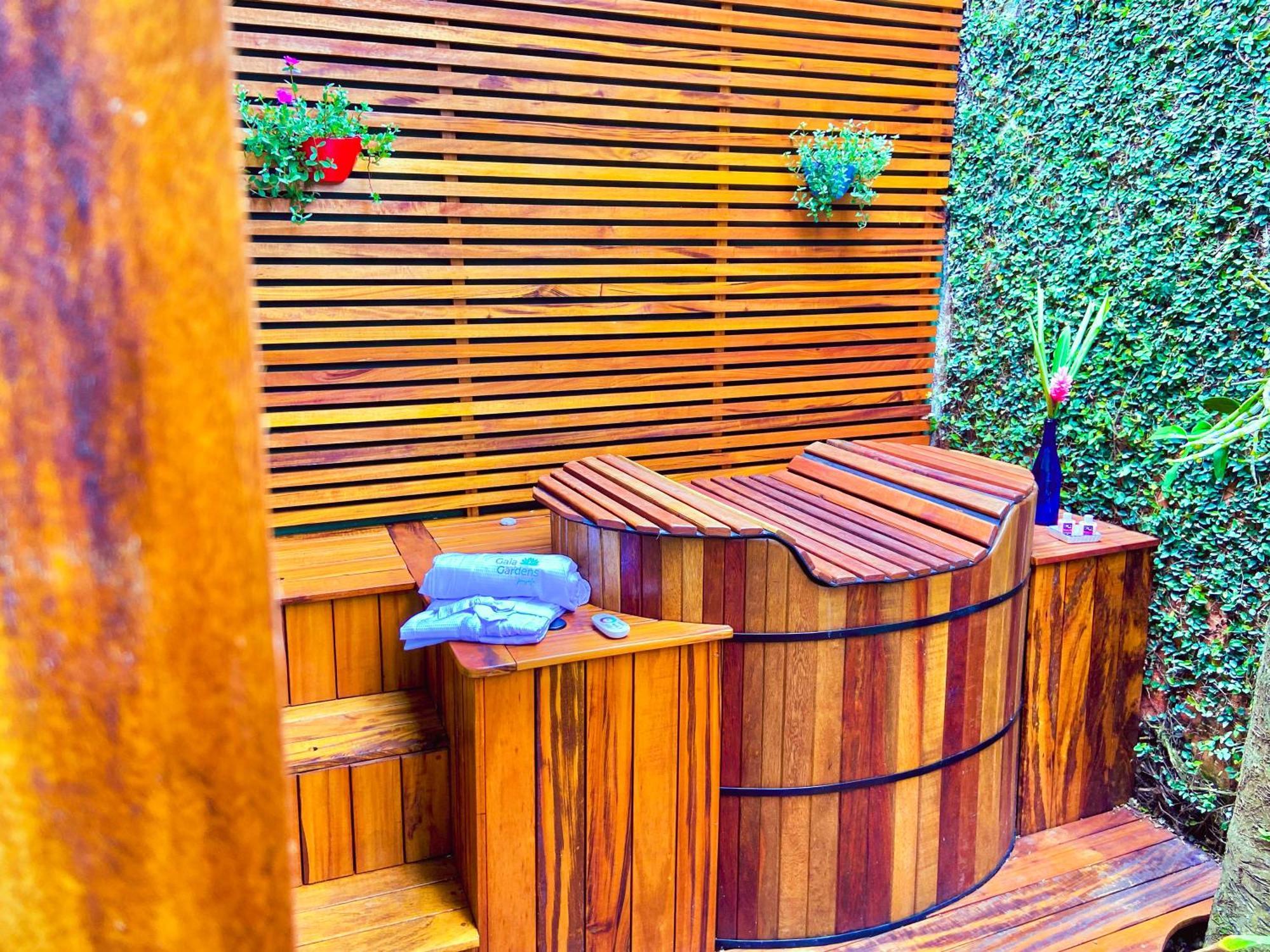 Velinn Pousada Gaia Gardens Araquari Exteriör bild